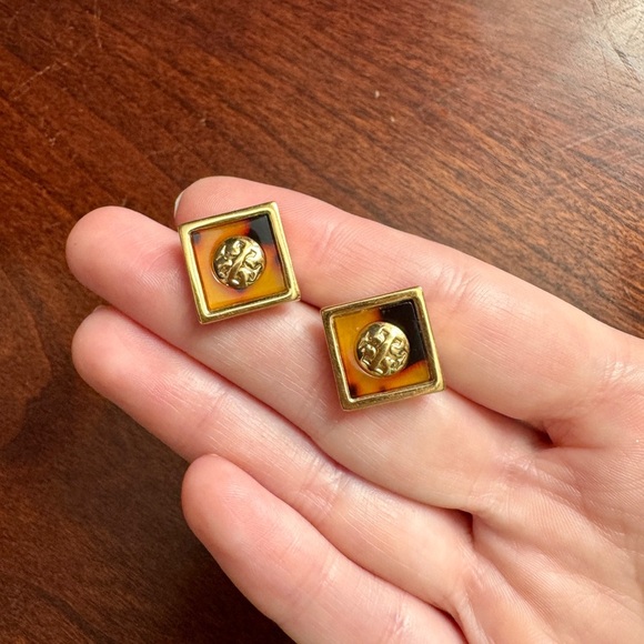 Tory Burch Gold Plated Tortoise Shell Liam Stud Earrings - Picture 2 of 6